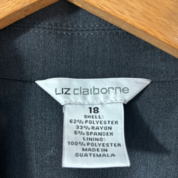 NWT Liz Claiborne Grey classic 1 button blazer in size 18. - Picture 3 of 9